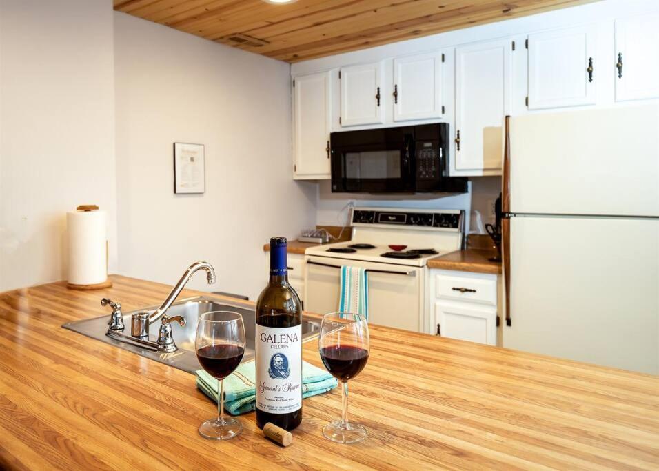 Peaceful 2-Bedroom Townhome Retreat W/Wooded View Galena Exterior foto